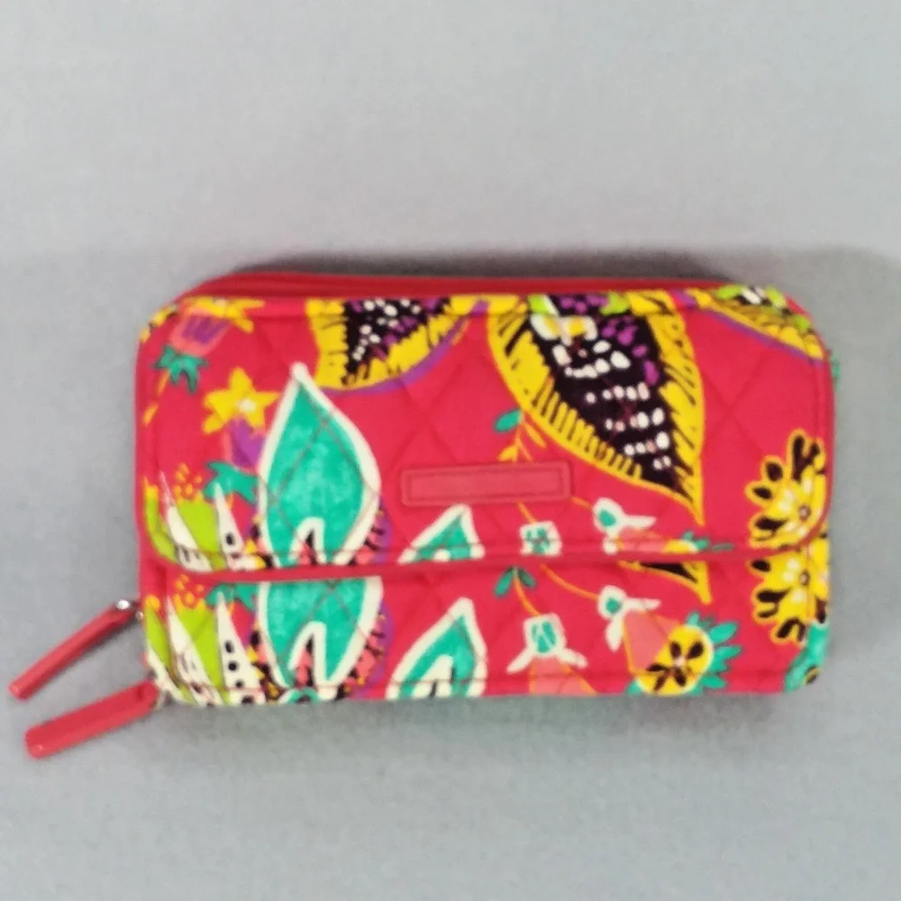 Vera Bradley RFID All In One Crossbody Organizer Card Wallet Red Rumba Retired